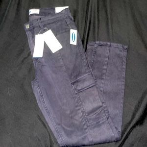 Women’s Old Navy cargo skinny pants. Size 8. Tags still on.